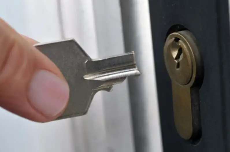 Clé cassée dans la serrure : solutions et conseils